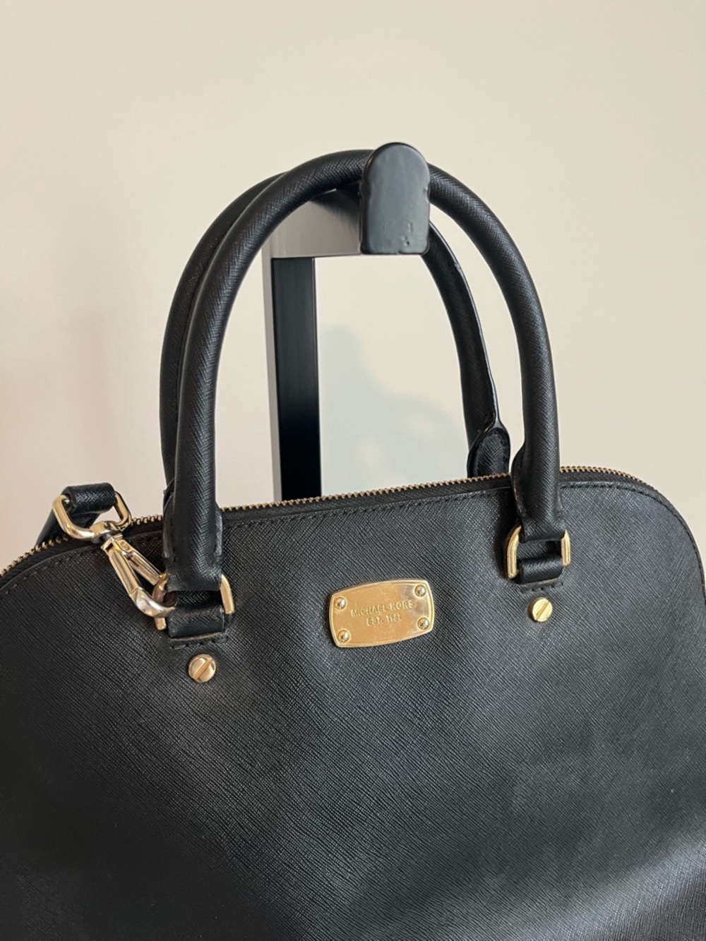 Michael Kors Black Saffiano Leather Satchel Medium Dome Bag Gold Hardware - Picture 4 of 16